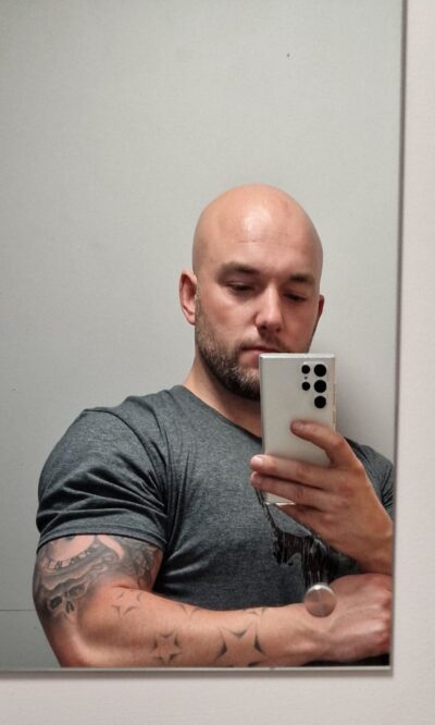 An image in Steven's male escort portfolio