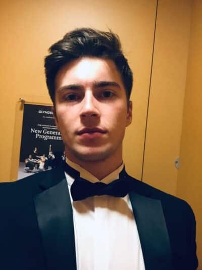 An image in Luke's male escort portfolio